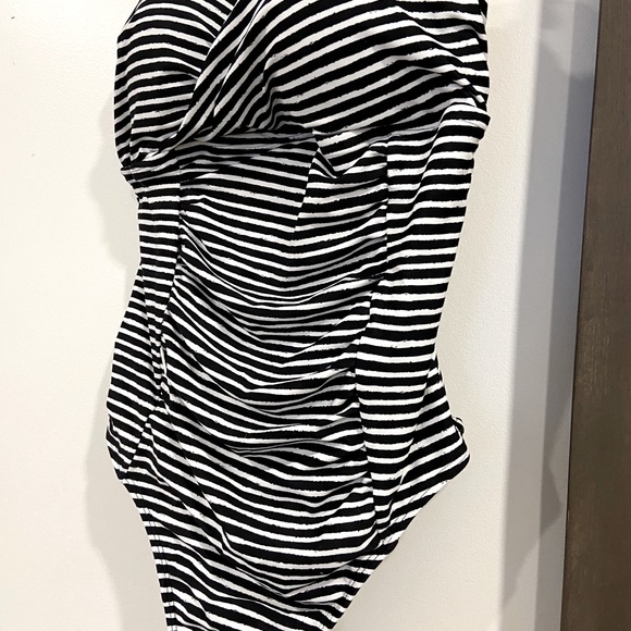 XL one piece swim suit - Picture 1 of 2